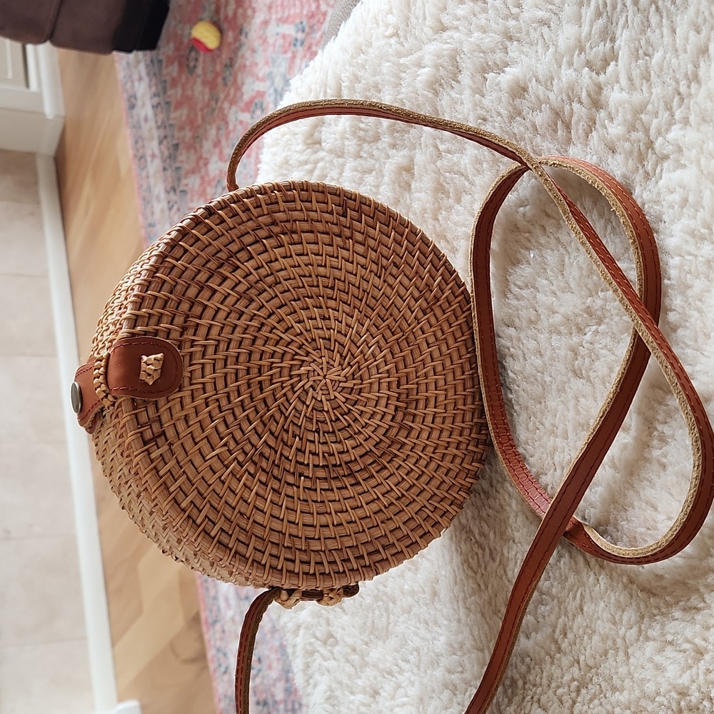Adorable Vintage Rattan Basket Canteen Style Crossbody Bag ♥️